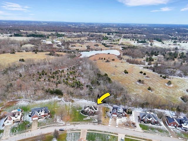 1928 Prestwick Dr, La Grange, KY 40031