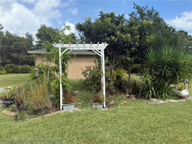 55 Lake Side Trail, Lake Placid, FL 33852