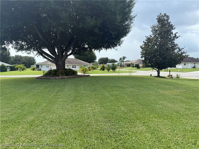 55 Lake Side Trail, Lake Placid, FL 33852