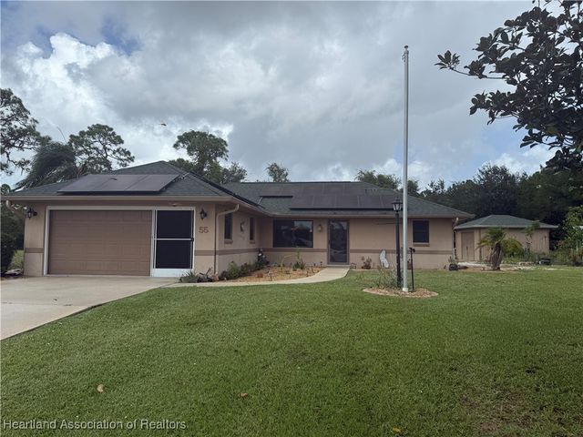 55 Lake Side Trail, Lake Placid, FL 33852