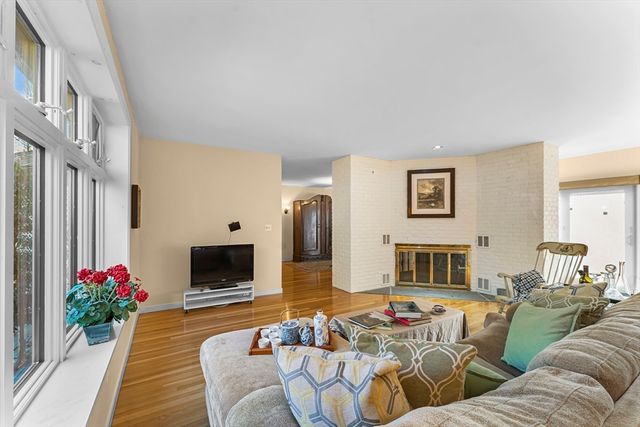 84 Davison Dr., Lincoln, MA 01773