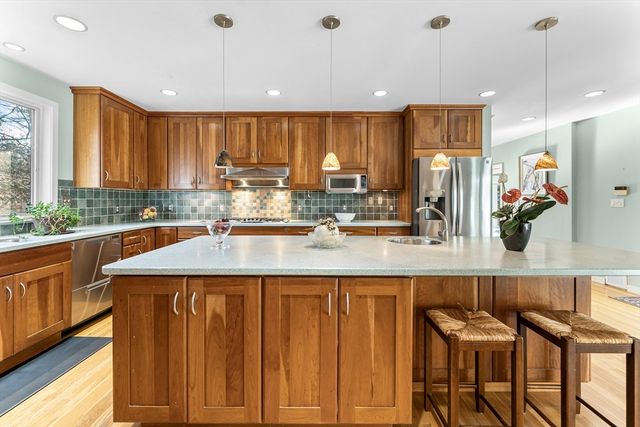 84 Davison Dr., Lincoln, MA 01773