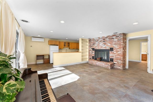 84 Davison Dr., Lincoln, MA 01773