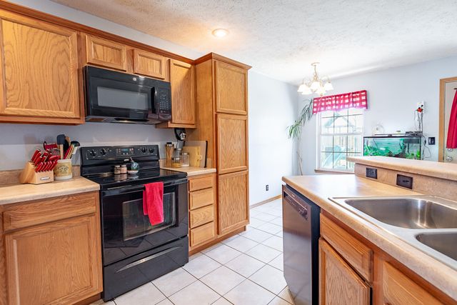 987 S Natalie Avenue, Springfield, MO 65802