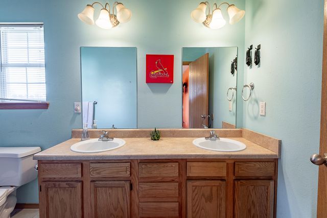 987 S Natalie Avenue, Springfield, MO 65802