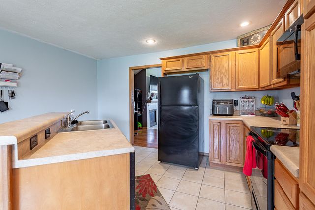 987 S Natalie Avenue, Springfield, MO 65802