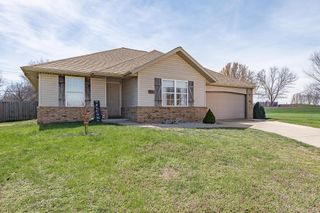 987 S Natalie Avenue, Springfield, MO 65802