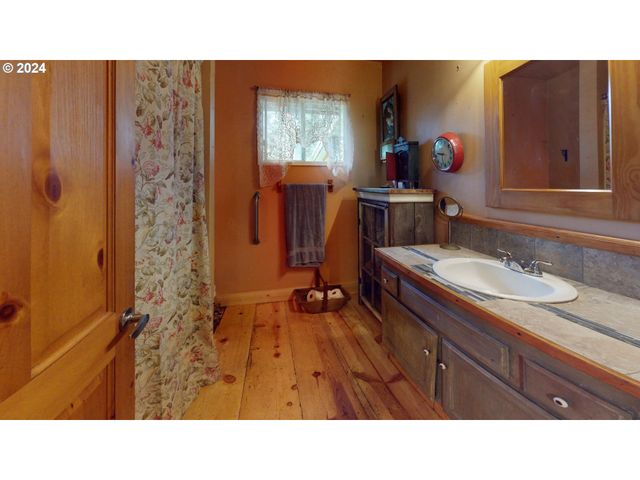 71911 BEAVER SPRINGS Rd, Rainier, OR 97048