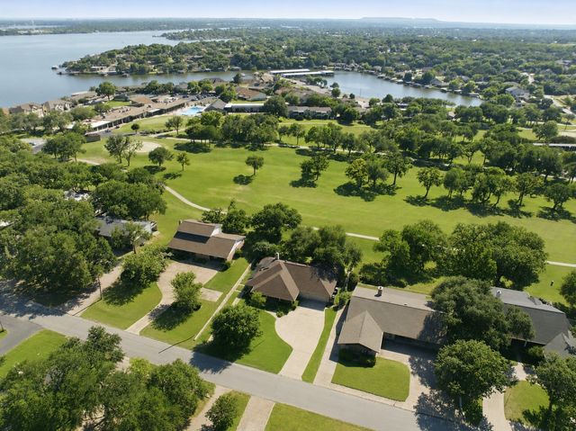 4117 Fairway Drive, De Cordova, TX 76049