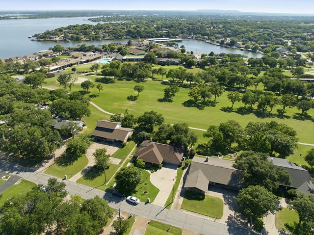 4117 Fairway Drive, De Cordova, TX 76049