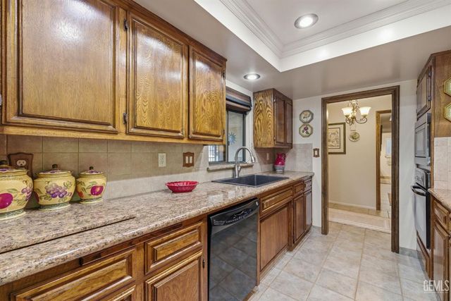7605 Valemount Drive, Bakersfield, CA 93309