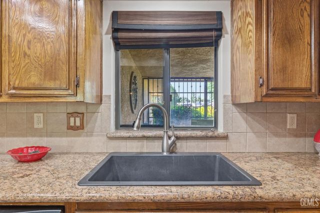 7605 Valemount Drive, Bakersfield, CA 93309