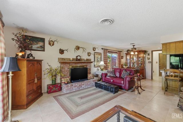 7605 Valemount Drive, Bakersfield, CA 93309