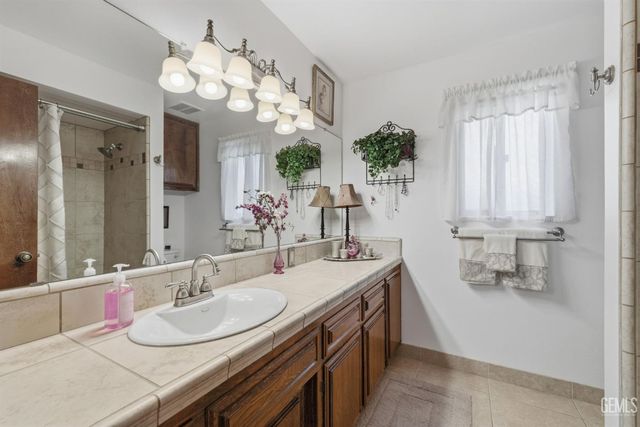7605 Valemount Drive, Bakersfield, CA 93309
