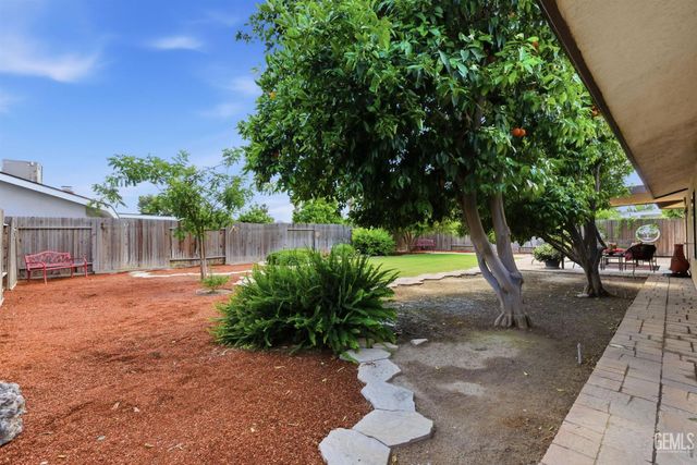 7605 Valemount Drive, Bakersfield, CA 93309