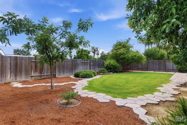 7605 Valemount Drive, Bakersfield, CA 93309