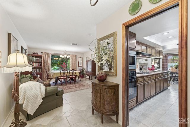 7605 Valemount Drive, Bakersfield, CA 93309