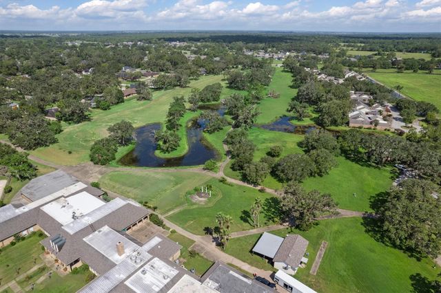 404 S Amherst Drive, West Columbia, TX 77486