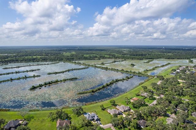 404 S Amherst Drive, West Columbia, TX 77486