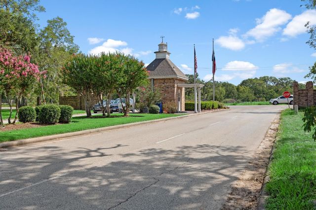 404 S Amherst Drive, West Columbia, TX 77486