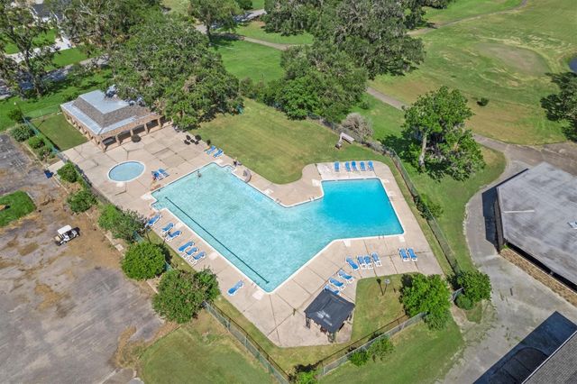 404 S Amherst Drive, West Columbia, TX 77486