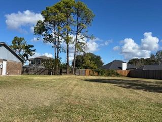 404 S Amherst Drive, West Columbia, TX 77486