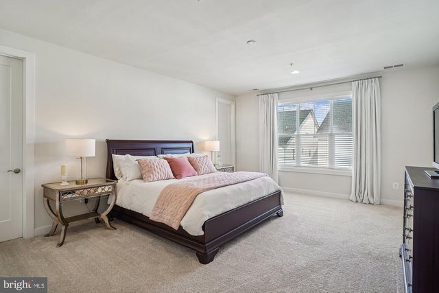 8776 WALNUT BOTTOM LN, Frederick, MD 21701