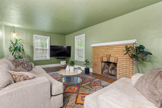 312 N Riverview Drive, Parchment, MI 49004