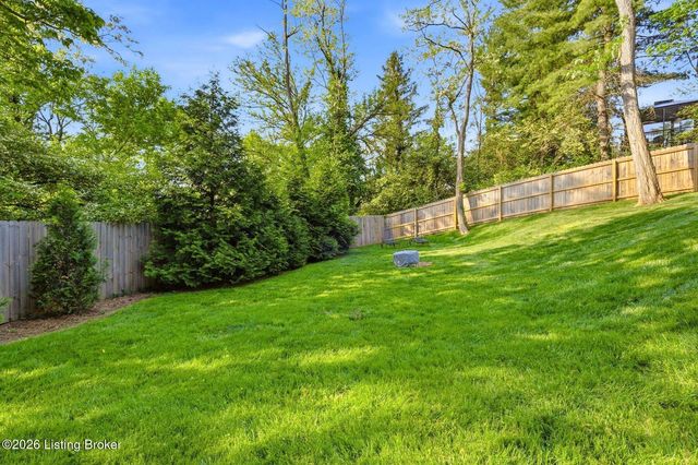 5204 Moccasin Trail, Louisville, KY 40207