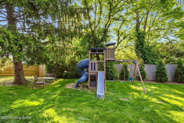 5204 Moccasin Trail, Louisville, KY 40207