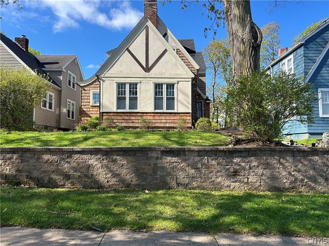 76 Ballantyne Brae, Utica, NY 13501