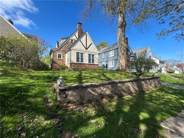 76 Ballantyne Brae, Utica, NY 13501