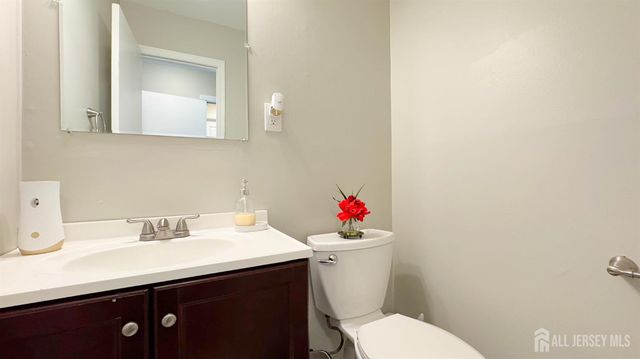 13 Lucille Court, Edison, NJ 08820