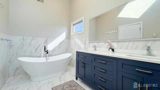 13 Lucille Court, Edison, NJ 08820
