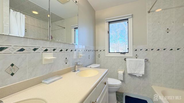 13 Lucille Court, Edison, NJ 08820