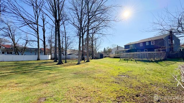 13 Lucille Court, Edison, NJ 08820