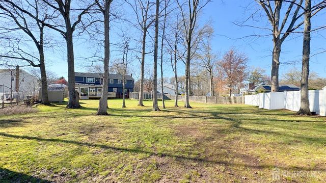 13 Lucille Court, Edison, NJ 08820