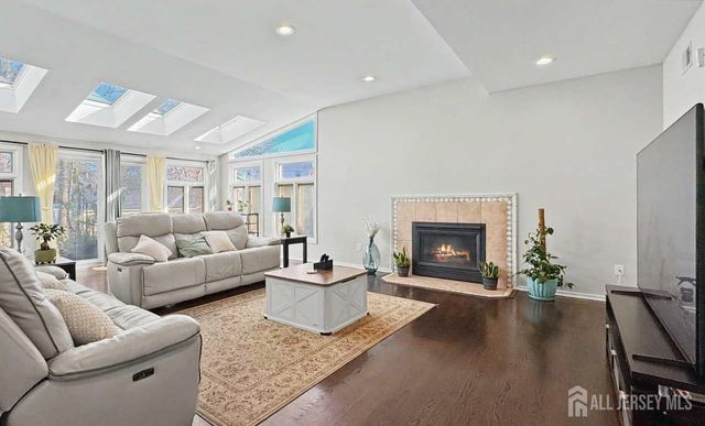 13 Lucille Court, Edison, NJ 08820