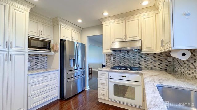 13 Lucille Court, Edison, NJ 08820