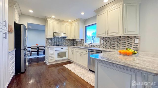 13 Lucille Court, Edison, NJ 08820