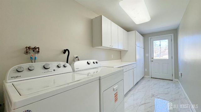 13 Lucille Court, Edison, NJ 08820