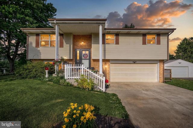 1917 DOUGLAS DRIVE, Carlisle, PA 17013