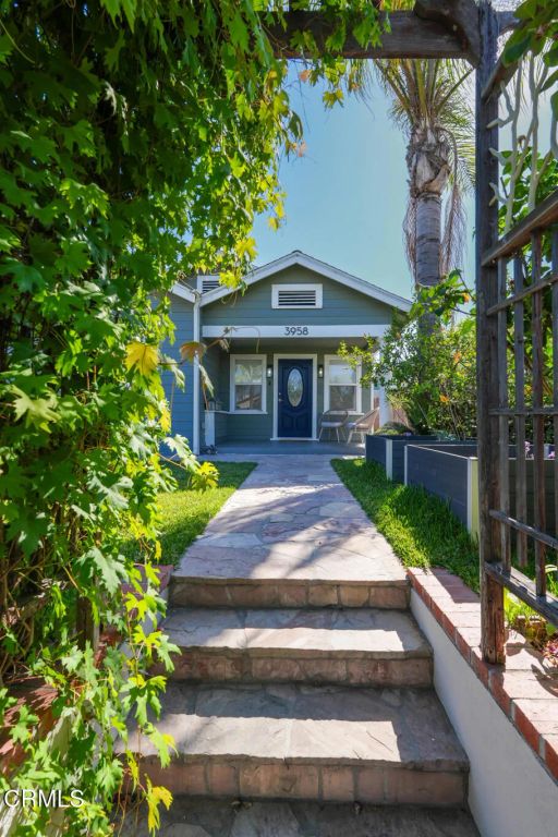 3958 Seneca Avenue, Los Angeles, CA 90039