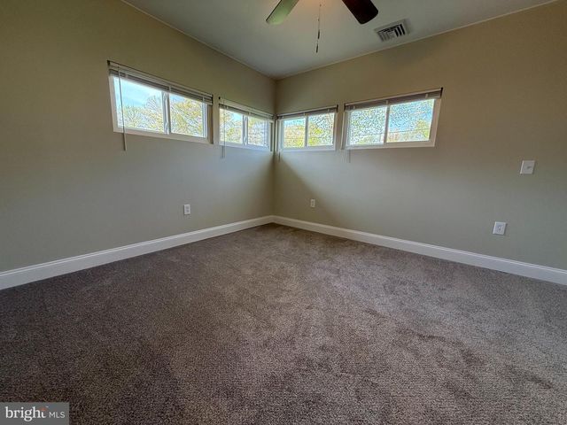 11 BARBERRY LN, Levittown, PA 19054