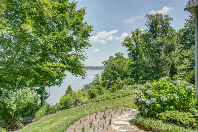 310 Old Fraziers Trl, West Point, VA 23181