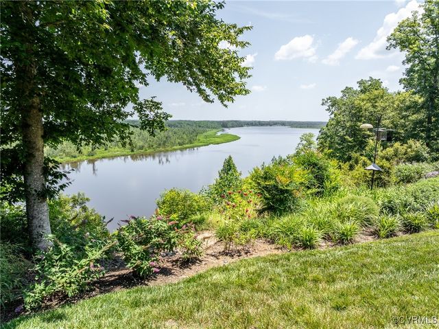 310 Old Fraziers Trl, West Point, VA 23181