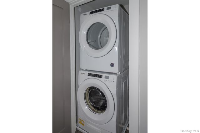 75 Circle Drive 93-205, Central Islip, NY 11722