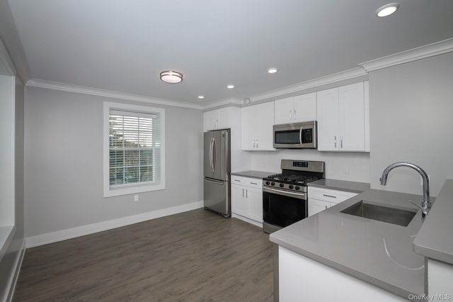 75 Circle Drive 93-205, Central Islip, NY 11722