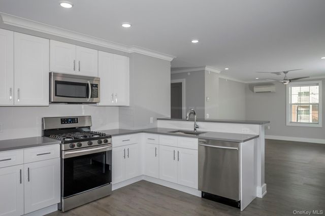 75 Circle Drive 93-205, Central Islip, NY 11722