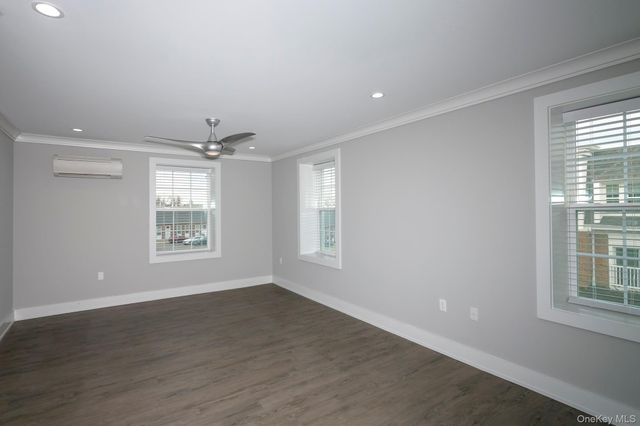 75 Circle Drive 93-205, Central Islip, NY 11722